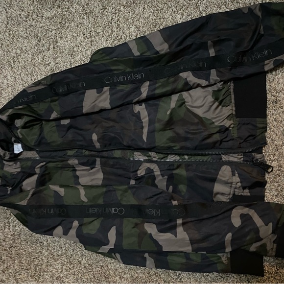 Calvin Klein Camo Windbreaker - Picture 3 of 5